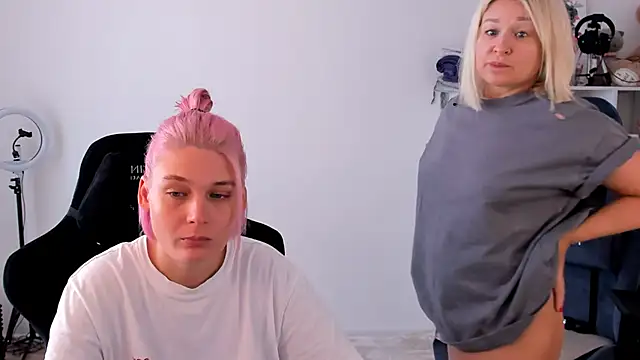 Snapshot of hotblonds chatting on 25, 9, 2025 hotblonds online show from 25, 9, 2025