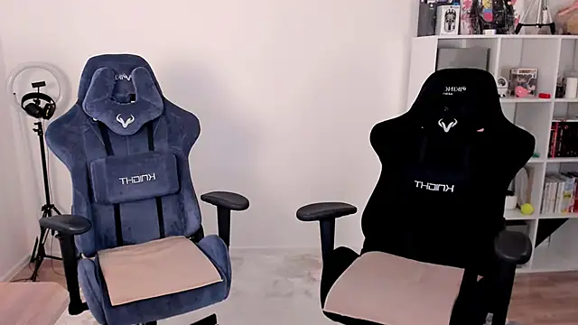 Snapshot of hotblonds chatting on 7, 11, 2025 hotblonds online show from 7, 11, 2025