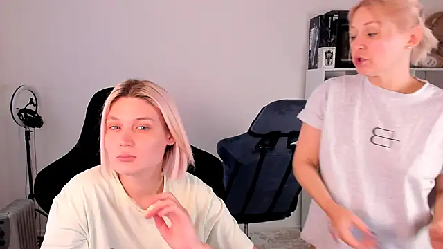 Snapshot of hotblonds chatting on 23, 11, 2025 hotblonds online show from 23, 11, 2025