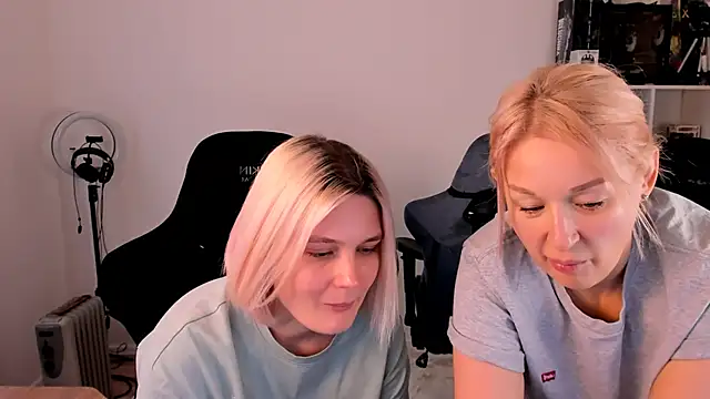 Snapshot of hotblonds chatting on 28, 11, 2025 hotblonds online show from 28, 11, 2025