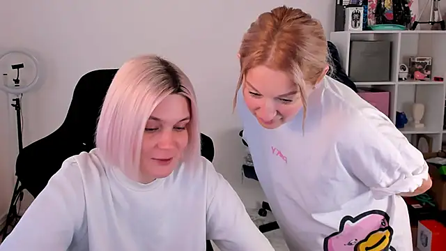 Snapshot of hotblonds chatting on 1, 11, 2025 hotblonds online show from 1, 11, 2025