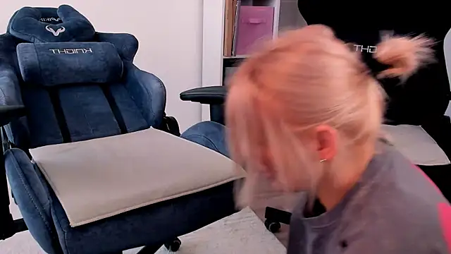 hotblonds online show from 1, 3, 2026