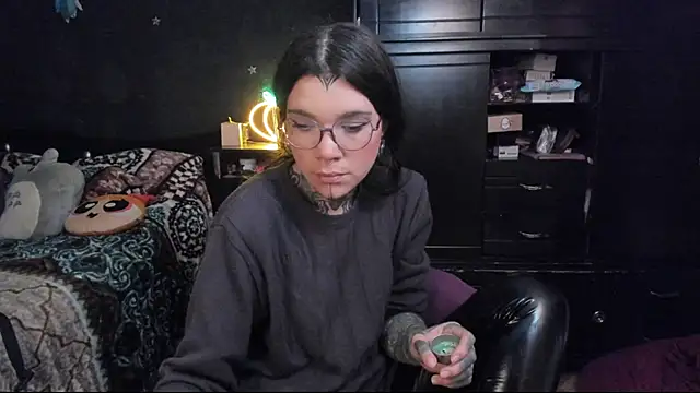 Lilmarieee online show from 13, 2, 2025