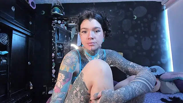 Snapshot of Lilmarieee chatting on 16, 12, 2025 Lilmarieee online show from 16, 12, 2025