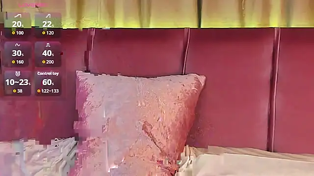 Snapshot of RoseRoxy chatting on 1, 10, 2025 RoseRoxy online show from 1, 10, 2025