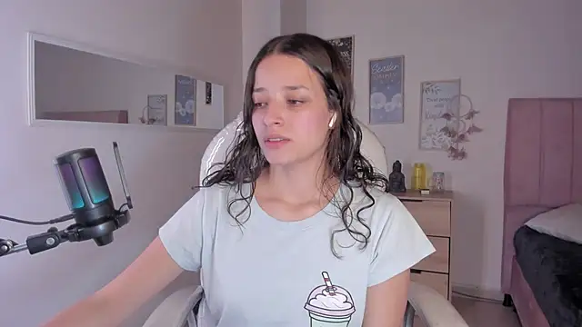 Snapshot of Amaia_Daniells chatting on 11, 9, 2025 Amaia Daniells online show from 11, 9, 2025