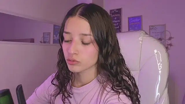 Snapshot of Amaia_Daniells chatting on 9, 10, 2025 Amaia Daniells online show from 9, 10, 2025