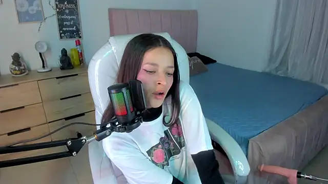 Snapshot of Amaia_Daniells chatting on 6, 2, 2025 Amaia Daniells online show from 6, 2, 2025