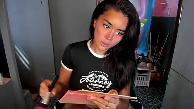 Snapshot of QuiinMollyXxX chatting on 24, 4, 2026 QuiinMollyXxX online show from 24, 4, 2026