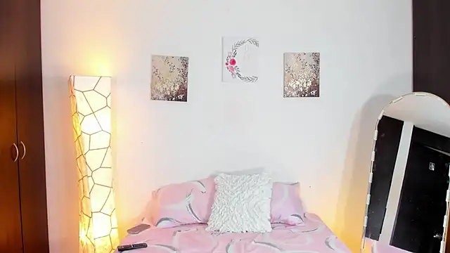 SarahCinnamon- online show from 7, 2, 2026