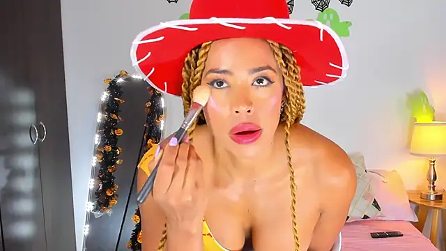 Snapshot of SarahCinnamon- chatting on 29, 10, 2025 SarahCinnamon- online show from 29, 10, 2025