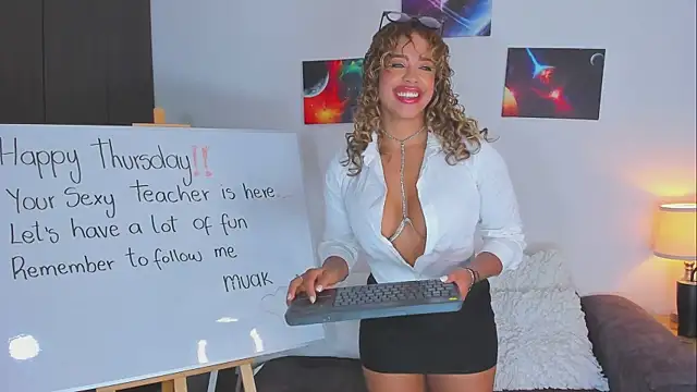 Snapshot of SarahCinnamon- chatting on 25, 9, 2025 SarahCinnamon- online show from 25, 9, 2025