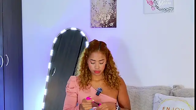 SarahCinnamon- online show from 26, 6, 2026