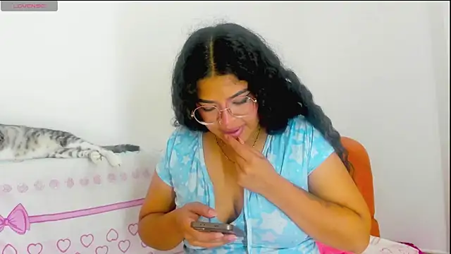 Snapshot of moana_taylor chatting on 17, 5, 2026 moana taylor online show from 17, 5, 2026