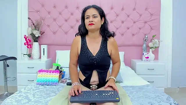 SaraBernarrd online show from 12, 9, 2025