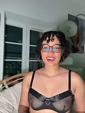 Snapshot of Lauyako chatting on 13, 5, 2026 Lauyako online show from 13, 5, 2026