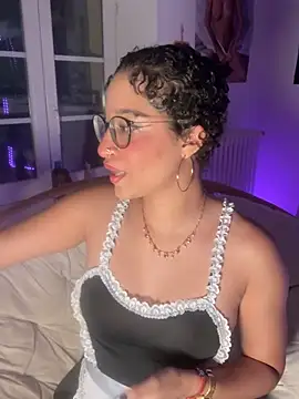 Snapshot of Lauyako chatting on 4, 7, 2026 Lauyako online show from 4, 7, 2026