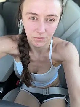 lunagirl13 online show from 5, 4, 2026