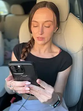 lunagirl13 online show from 13, 3, 2026