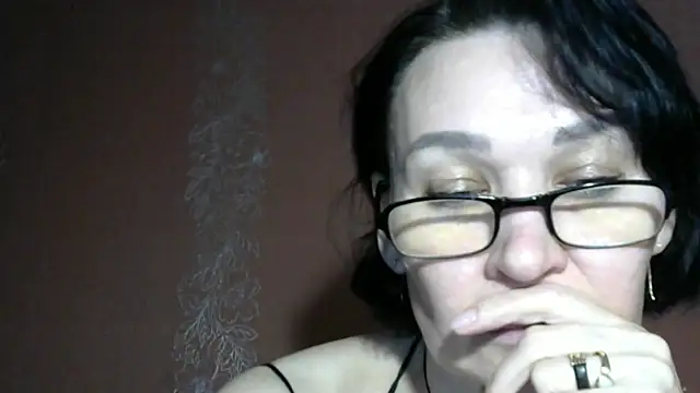 PrettyAndWild online show from 6, 2, 2026