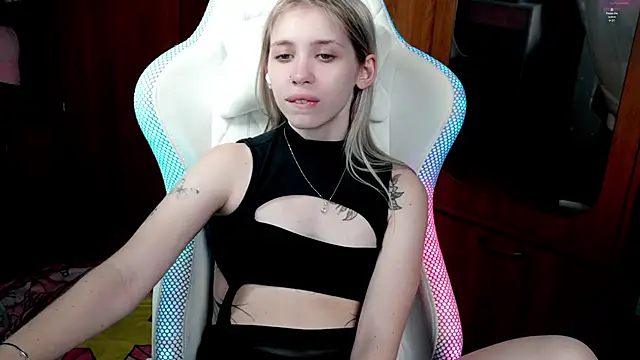 Snapshot of ho1yho1e chatting on 4, 11, 2025 ho1yho1e online show from 4, 11, 2025