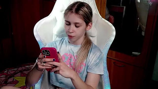 Snapshot of ho1yho1e chatting on 1, 11, 2025 ho1yho1e online show from 1, 11, 2025