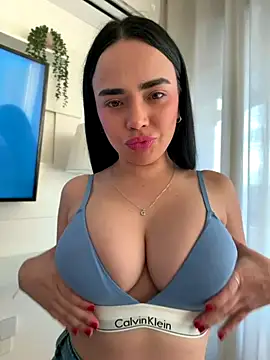 Snapshot of GeorginaJones chatting on 1, 10, 2025 GeorginaJones online show from 1, 10, 2025