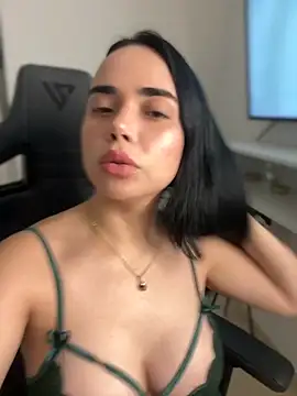 Snapshot of GeorginaJones chatting on 29, 10, 2025 GeorginaJones online show from 29, 10, 2025