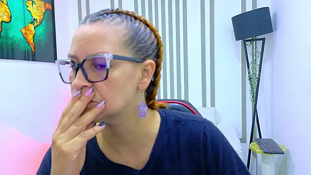 Britney taylor  online show from 21, 11, 2025