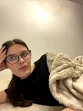 Snapshot of little_belucci chatting on 4, 11, 2025 little belucci online show from 4, 11, 2025