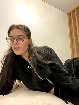 Snapshot of little_belucci chatting on 12, 11, 2025 little belucci online show from 12, 11, 2025