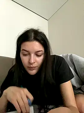 Snapshot of little_belucci chatting on 17, 10, 2025 little belucci online show from 17, 10, 2025