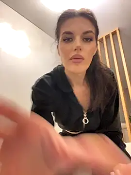 Snapshot of little_belucci chatting on 23, 11, 2025 little belucci online show from 23, 11, 2025