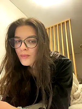 Snapshot of little_belucci chatting on 13, 11, 2025 little belucci online show from 13, 11, 2025