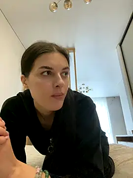 Snapshot of little_belucci chatting on 11, 11, 2025 little belucci online show from 11, 11, 2025