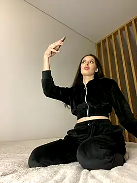 Snapshot of little_belucci chatting on 22, 11, 2025 little belucci online show from 22, 11, 2025