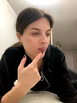 Snapshot of little_belucci chatting on 24, 10, 2025 little belucci online show from 24, 10, 2025