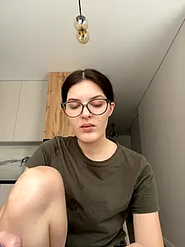 Snapshot of little_belucci chatting on 6, 11, 2025 little belucci online show from 6, 11, 2025