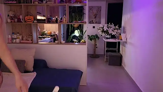  alleyesonme  online show from 31, 10, 2025