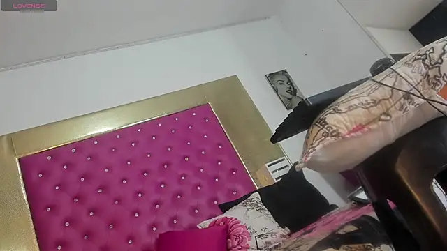 Emilyhottx online show from 3, 10, 2025