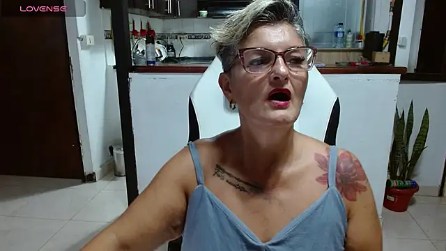 bety-cum2 online show from 25, 6, 2026