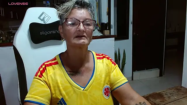 bety-cum2 online show from 24, 6, 2026