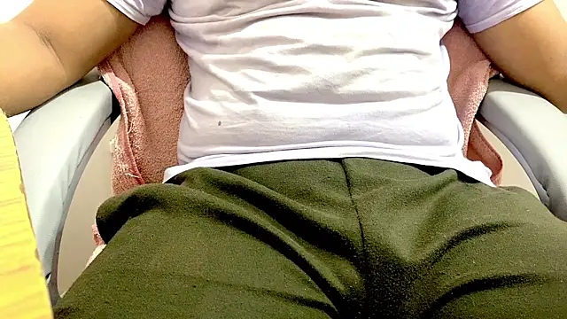 Snapshot of Pussy_hunter225 chatting on 2, 12, 2025 Pussy hunter225 online show from 2, 12, 2025