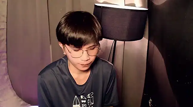 Sexy Handsome Drex online show from 6, 3, 2025