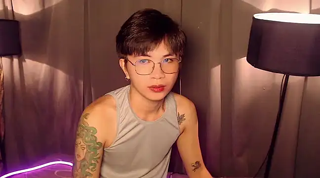 Sexy Handsome Drex online show from 5, 3, 2025