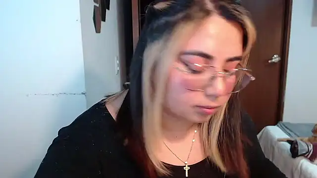 Snapshot of yini_angel chatting on 10, 7, 2026 yini angel online show from 10, 7, 2026