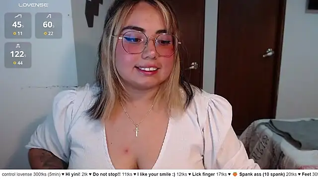 Snapshot of yini_angel chatting on 23, 6, 2026 yini angel online show from 23, 6, 2026