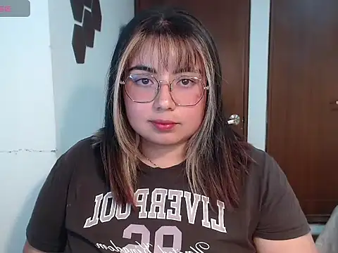 Snapshot of yini_angel chatting on 29, 5, 2026 yini angel online show from 29, 5, 2026