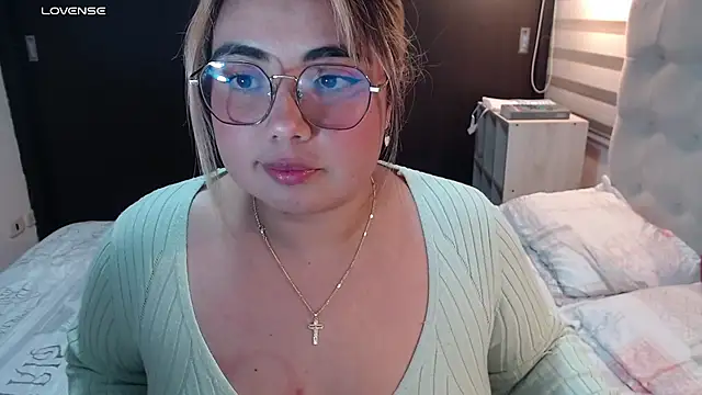 Snapshot of yini_angel chatting on 25, 6, 2026 yini angel online show from 25, 6, 2026