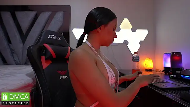 Snapshot of Dubois_Amy chatting on 4, 12, 2024 Dubois Amy online show from 4, 12, 2024